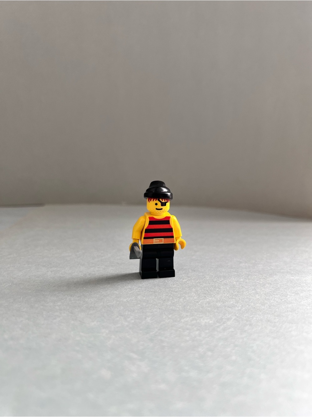 LEGO Pirates Pirate Gonzo Goldbar Minifigure